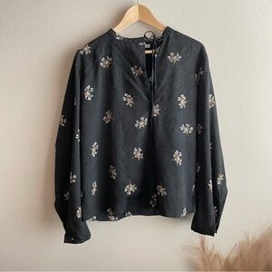 VINCE Blouse Tossed Bouquet Crinkled Tie-Neck Long Sleeve Black Floral MEDIUM